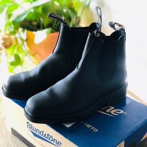 Brand new #063 black blundstones AU size 5.5 USA size 8